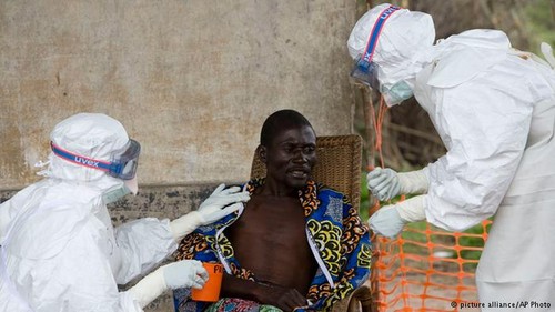 WHO holds emergency meeting as Ebola spreads  - ảnh 1
